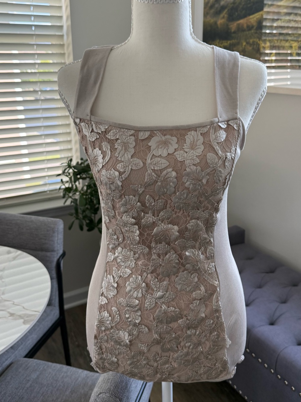 Sleeveless Floral Lace Bodycon Top in Light Taupe. Elegant casual/Formal